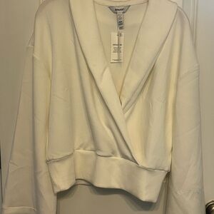 NWT Women’s Size LG SPANX Air Essentials Wrap Top